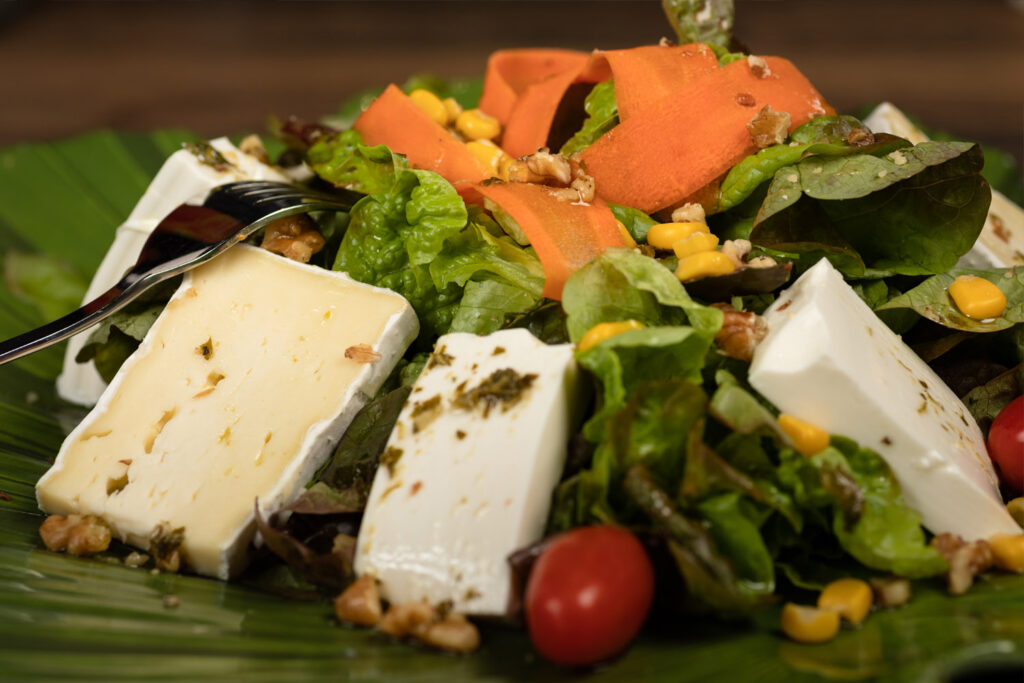 ENSALADA DE QUESOS Y SAL DE NUECES